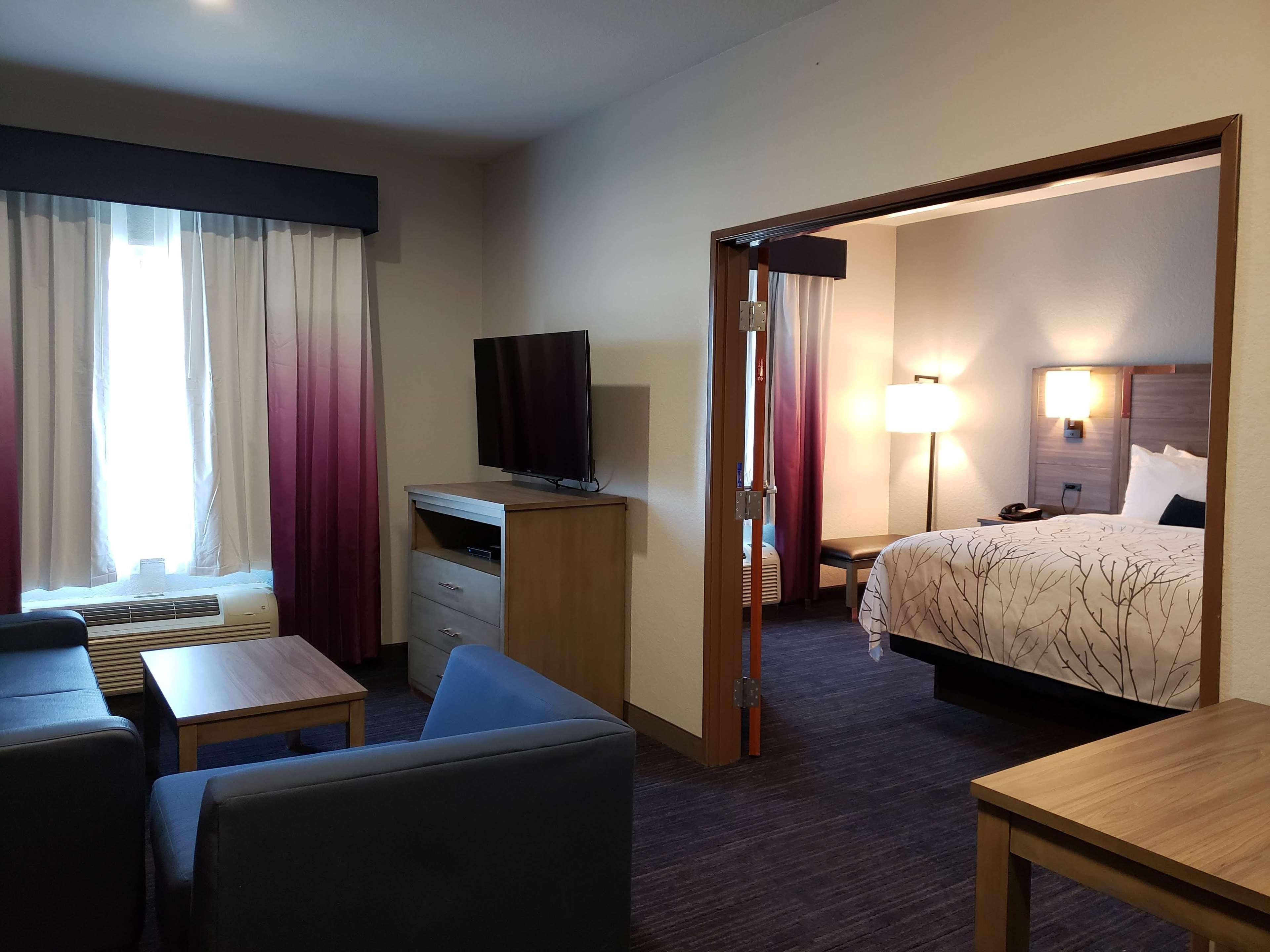 Best Western Plus San Antonio East Inn & Suites Exterior photo