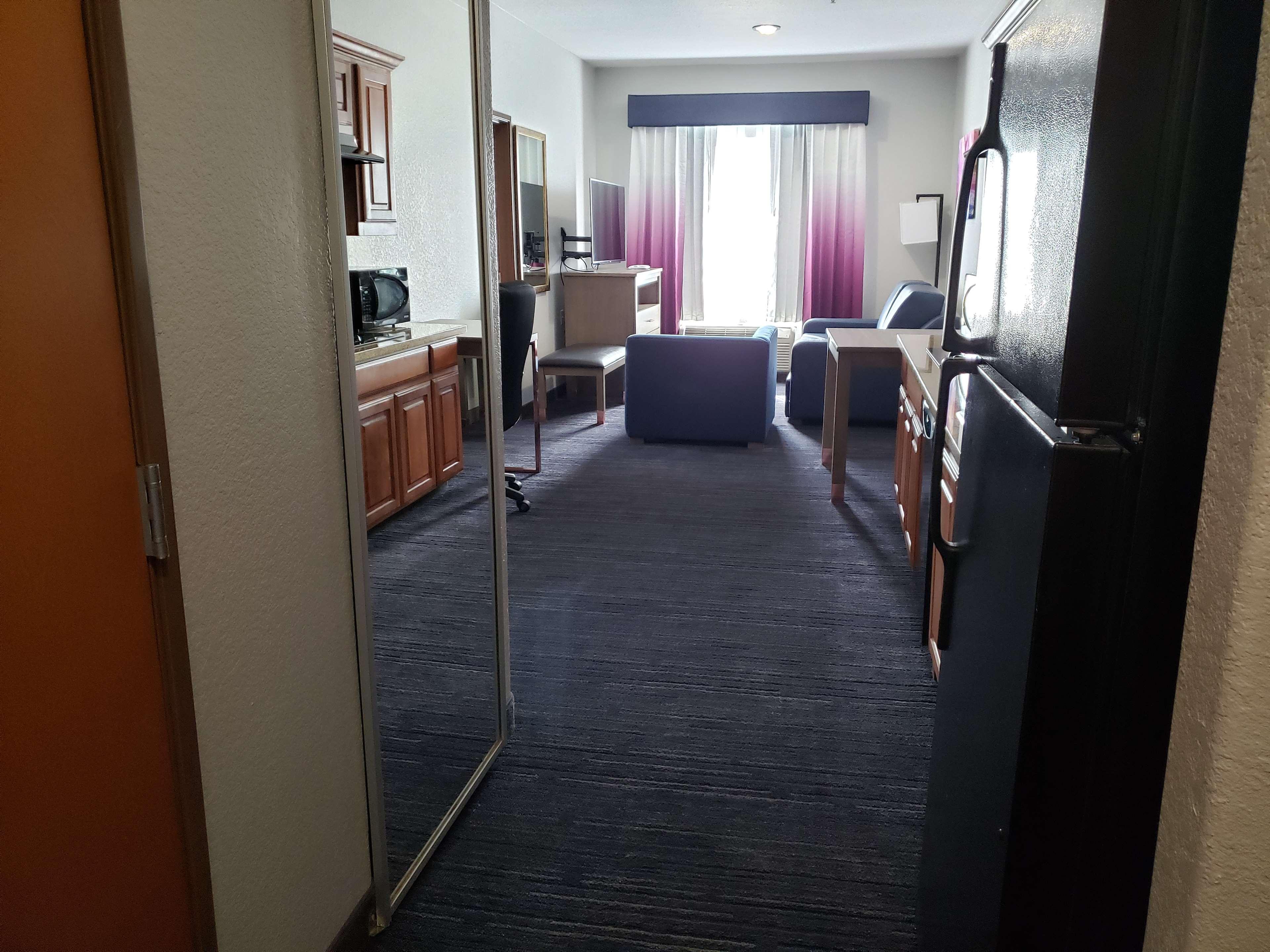 Best Western Plus San Antonio East Inn & Suites Exterior photo