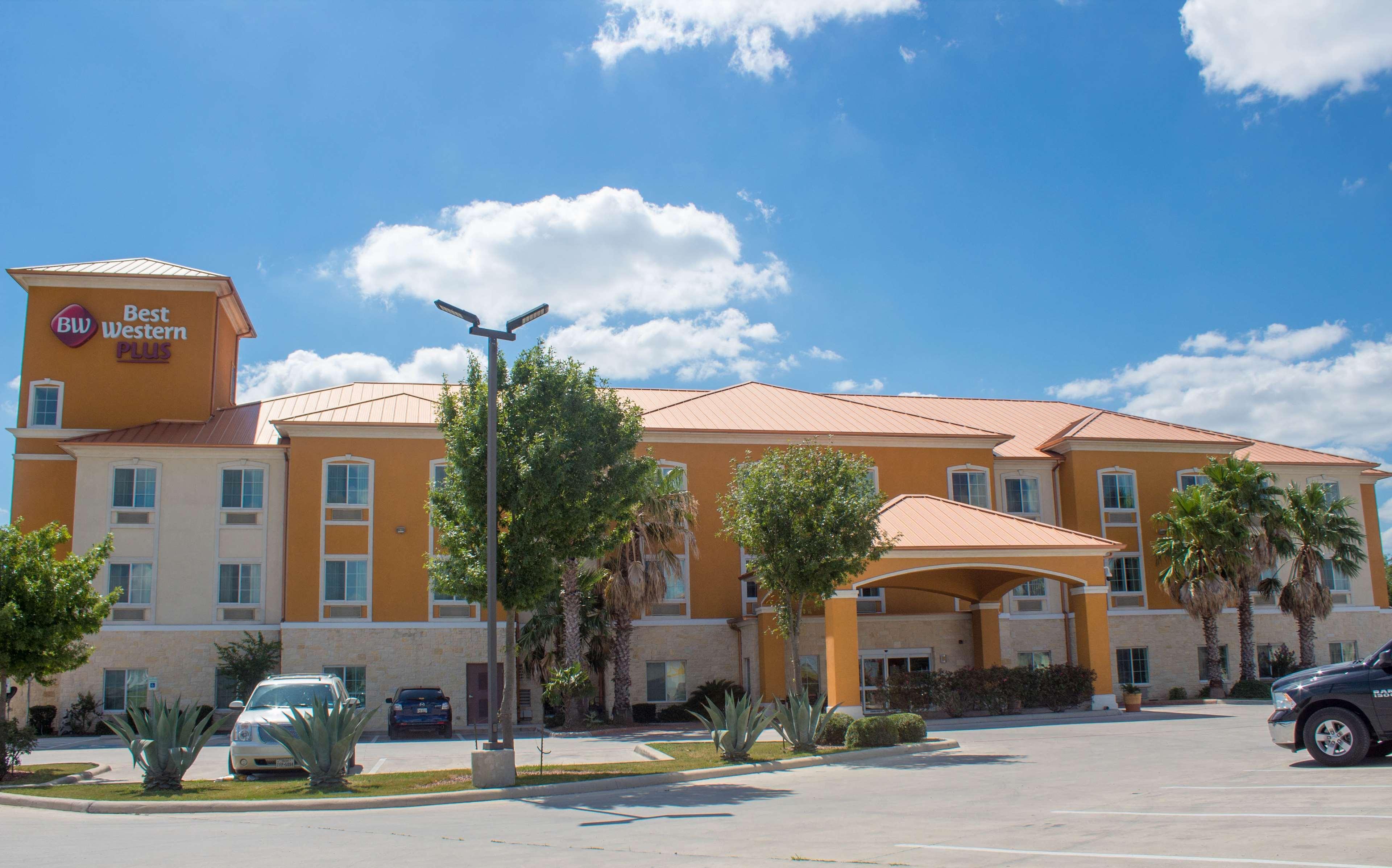 Best Western Plus San Antonio East Inn & Suites Exterior photo