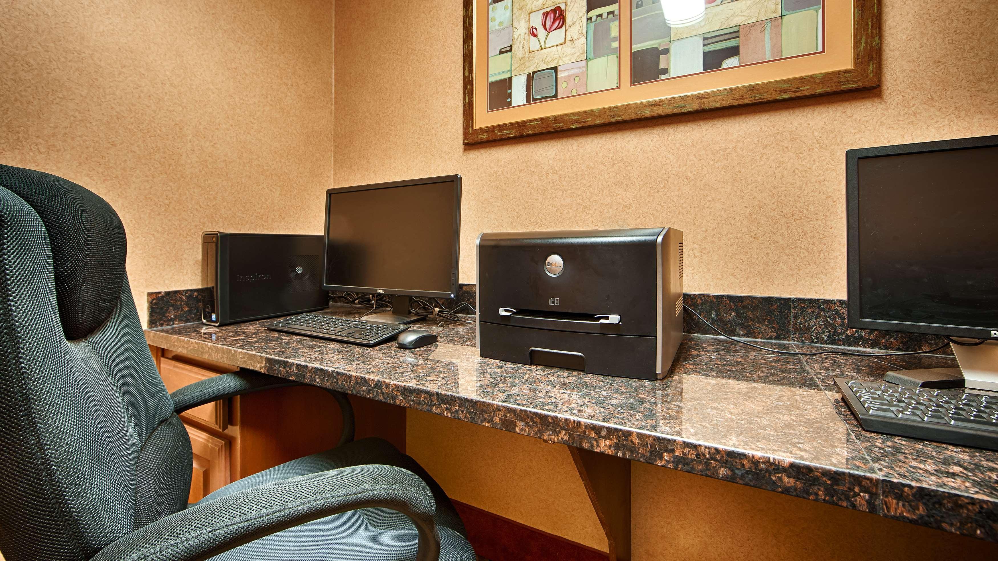Best Western Plus San Antonio East Inn & Suites Exterior photo